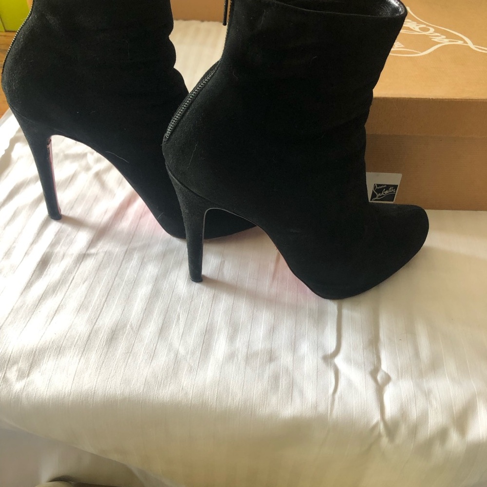 Christian Louboutin Arielle Talon Black Suede Ankle Booties size 38.5 - Picture 3 of 10